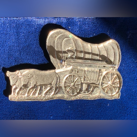 Vintage Cast Chuck Wagon Western Brooch - Picture 3 of 3